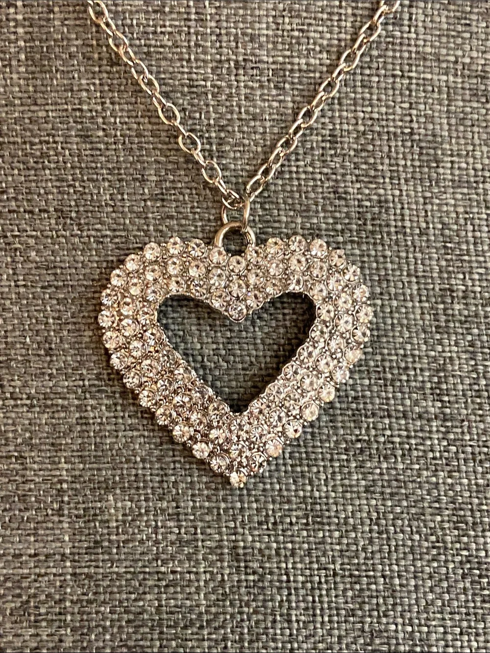 5/$10❤️❤️❤️NEW Silver Tone Zinc Alloy Crystal Heart Pendant Necklace